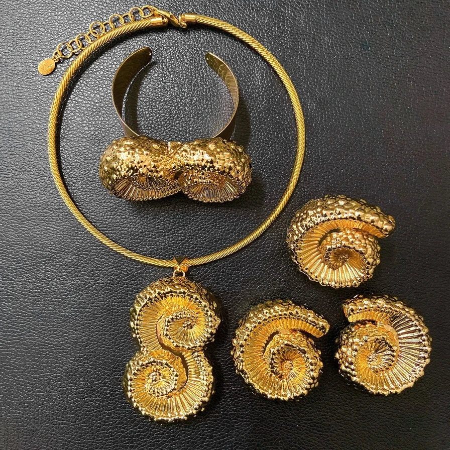 New 4pcs Gold Plated Statement Jewelry Set for Women Chunky Geometric Textured Necklace Earrings Bracelet Ring for Party Wedding
New 4pcs Gold Plated Statement Jewelry Set for Women Chunky Geometric Textured Necklace Earrings Bracelet Ring for Party Wedding