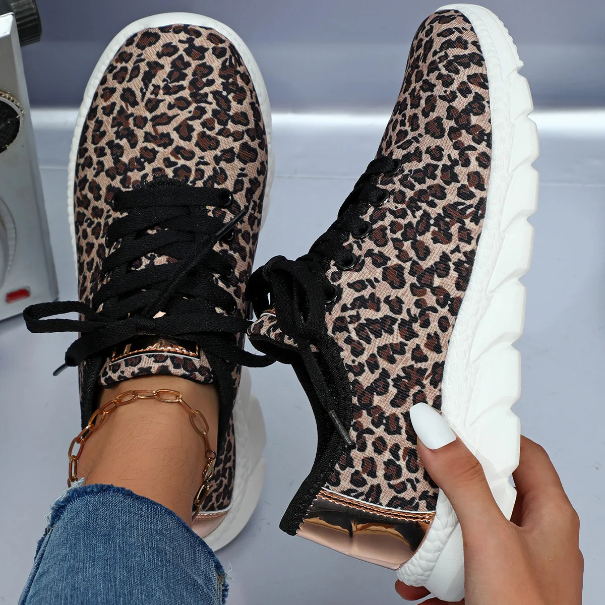 Size 35-44 Women Canvas Shoes Fashion Casual Shoes Lightweight Designer Woman Walking Shoes Leopard Lace-up Stylish Couple Shoes
Size 35-44 Women Canvas Shoes Fashion Casual Shoes Lightweight Designer Woman Walking Shoes Leopard Lace-up Stylish Couple Shoes