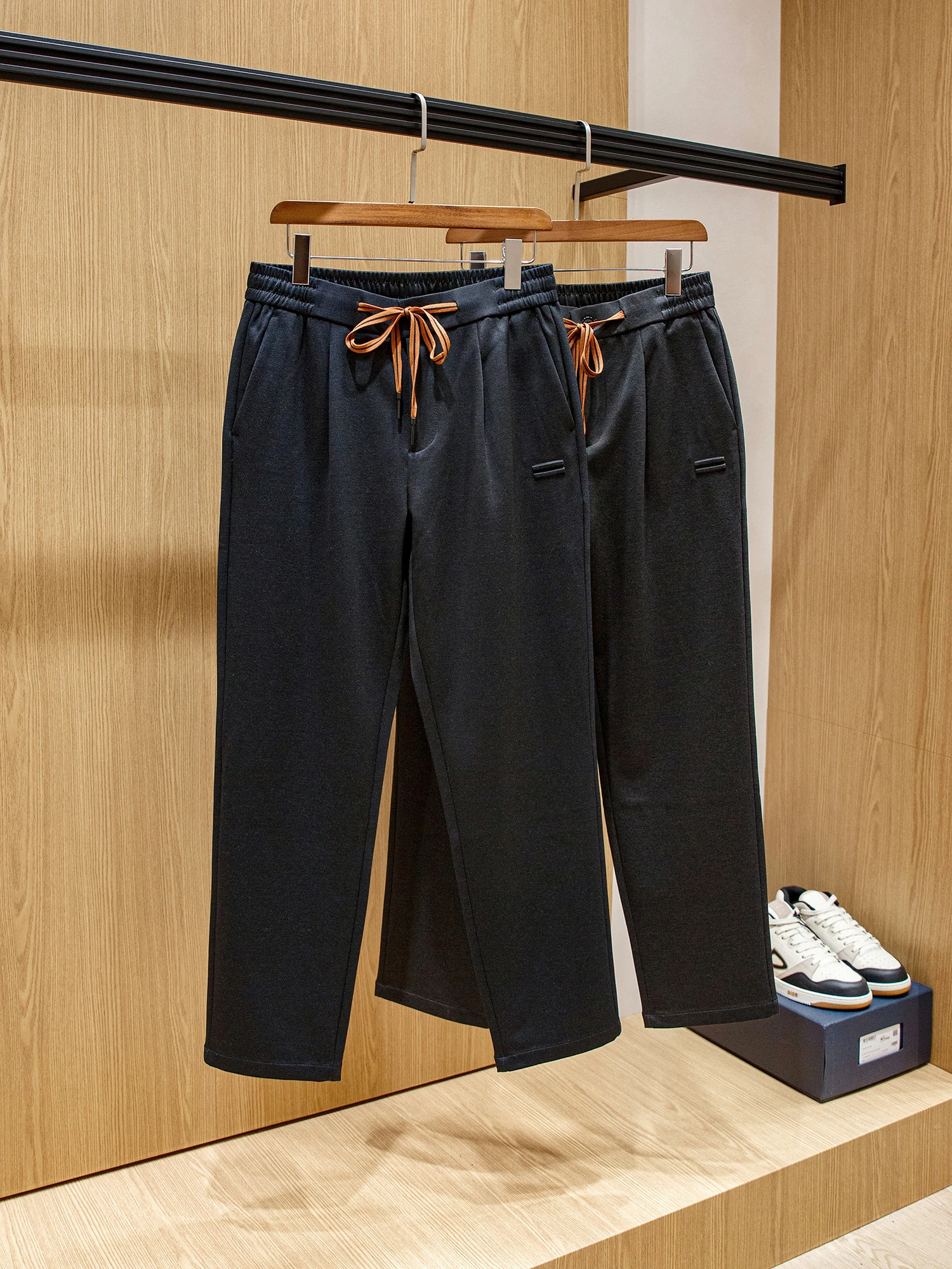 Классические мужские брюки из модала и шерсти, прямого кроя, повседневные, с эластичным поясом, осенне-зимние, модные, городские, длинные брюки
Классические мужские брюки из модала и шерсти, прямого кроя, повседневные, с эластичным поясом, осенне-зимние, модные, городские, длинные брюки