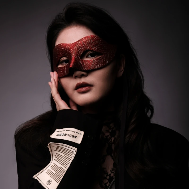 *Half face handmade mask for women with swallowtail butterflies, stage design, red Halloween annual meeting
*Half face handmade mask for women with swallowtail butterflies, stage design, red Halloween annual meeting
