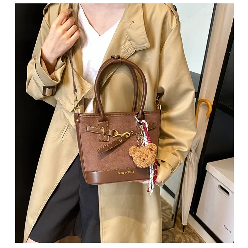 Frosted Fashion Small Bag Women 2025 Autumn and Winter New Portable Bucket Bag Senior Texture Retro Commuter Crossbody Handbags
Frosted Fashion Small Bag Women 2025 Autumn and Winter New Portable Bucket Bag Senior Texture Retro Commuter Crossbody Handbags