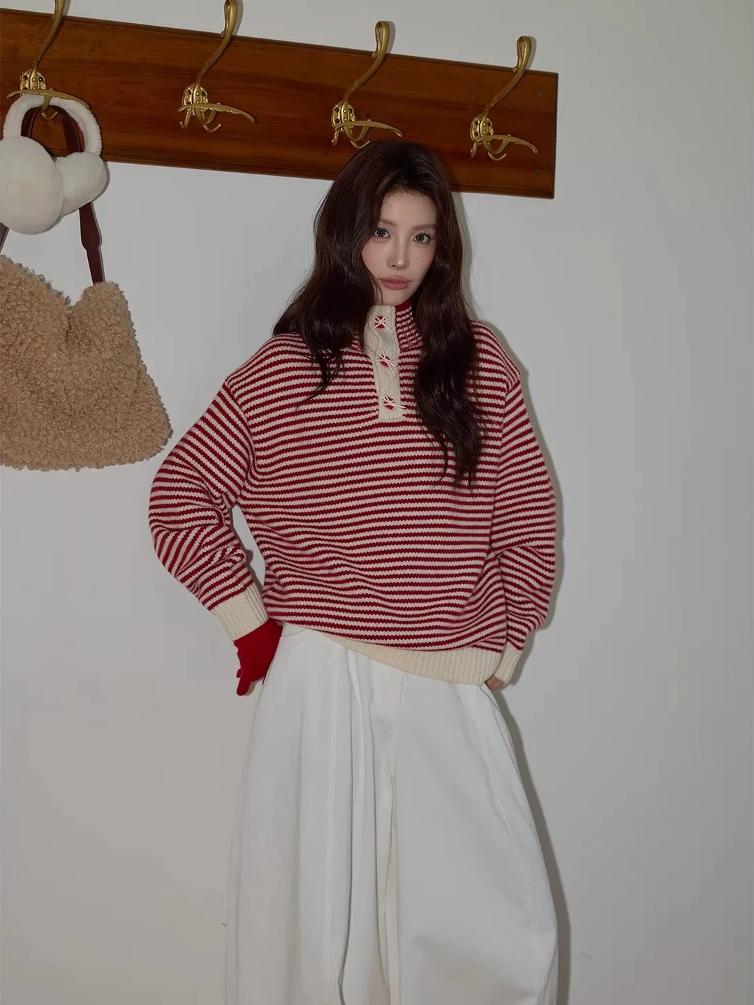 Красный полосатый вязаный свитер с высоким воротником, свободный крой, женский, осенне-зимний, весенний, модный, повседневный, удобный, с длинными рукавами
Красный полосатый вязаный свитер с высоким воротником, свободный крой, женский, осенне-зимний, весенний, модный, повседневный, удобный, с длинными рукавами