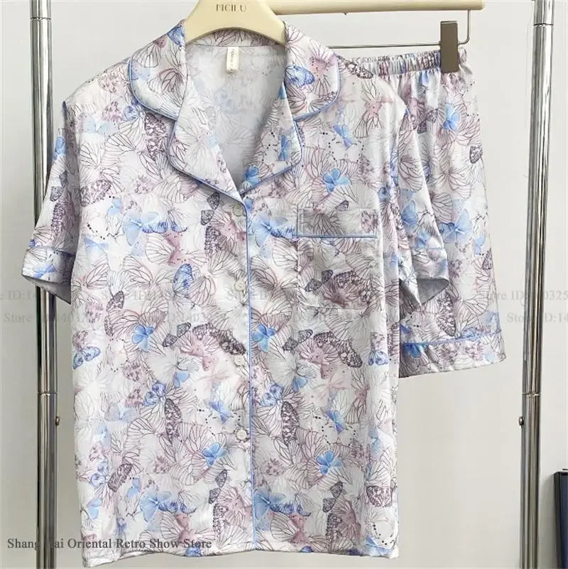 Summer New Womens Pajamas Set Short Sleeve Shorts Loungewear Print Butterfly Ice Silk Sleepwear Pijamas Suit Loose Loungewear
Summer New Womens Pajamas Set Short Sleeve Shorts Loungewear Print Butterfly Ice Silk Sleepwear Pijamas Suit Loose Loungewear