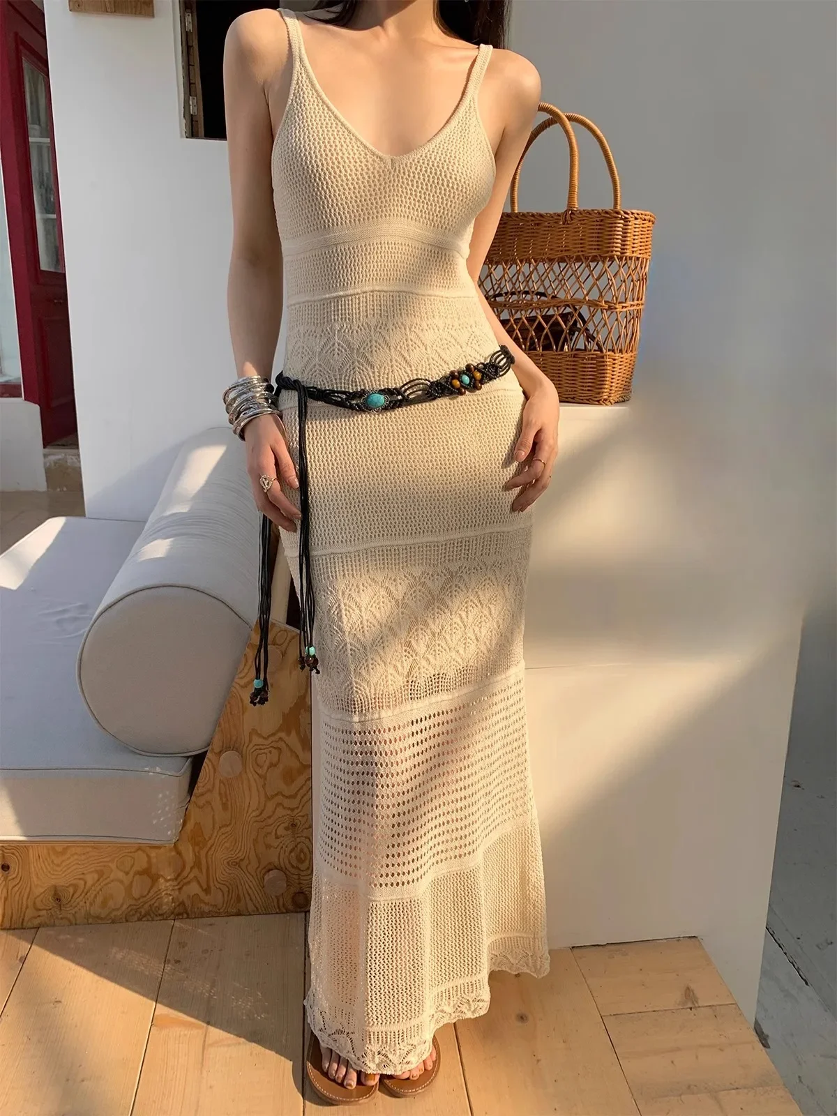 French Style High-End V-Neck Knitted Camisole Skirt For Women'S Summer With Unique Hollow Out And Slim Fit Long Skirt
French Style High-End V-Neck Knitted Camisole Skirt For Women'S Summer With Unique Hollow Out And Slim Fit Long Skirt