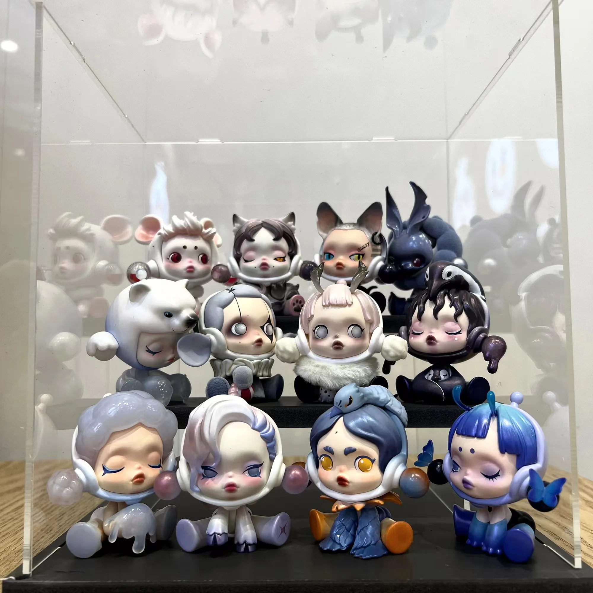 Transparent Acrylic Dustproof Display Cabinet with Black Steps Blind Boxes for Toys, Clay Figures, Model Cars Showcase
Transparent Acrylic Dustproof Display Cabinet with Black Steps Blind Boxes for Toys, Clay Figures, Model Cars Showcase