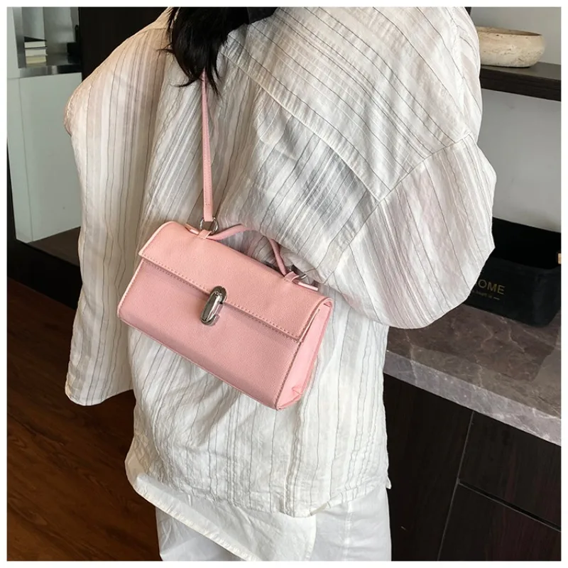 Senior sense of celebrity leisure shoulder bag female 2025 new tide fashion crossbody bag spring work commuting handbag
Senior sense of celebrity leisure shoulder bag female 2025 new tide fashion crossbody bag spring work commuting handbag