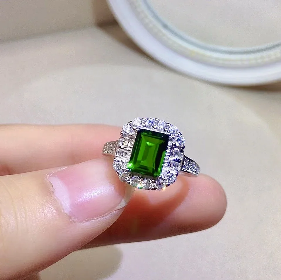 6mm*8mm 1.2ct 100% Natural Diopside Ring Real 925 Silver Chrome Diopside Jewelry Brithday Gift for Woman
6mm*8mm 1.2ct 100% Natural Diopside Ring Real 925 Silver Chrome Diopside Jewelry Brithday Gift for Woman