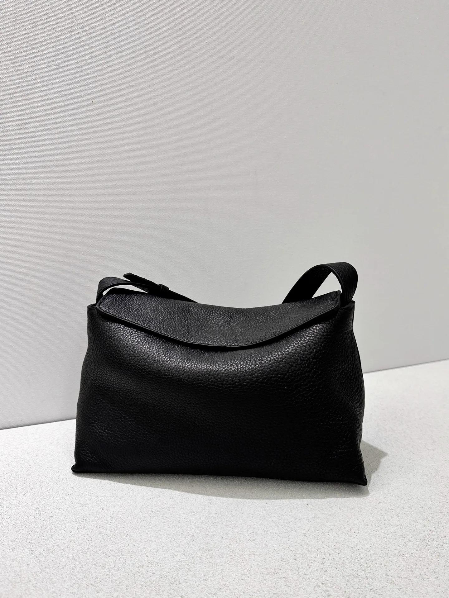 Ultra-Soft Top Layer Cowhide Leather Women's oulder Crossbody Bag Simple mat Sle Large Capaci Casual Tote Bag
Ultra-Soft Top Layer Cowhide Leather Women's oulder Crossbody Bag Simple mat Sle Large Capaci Casual Tote Bag