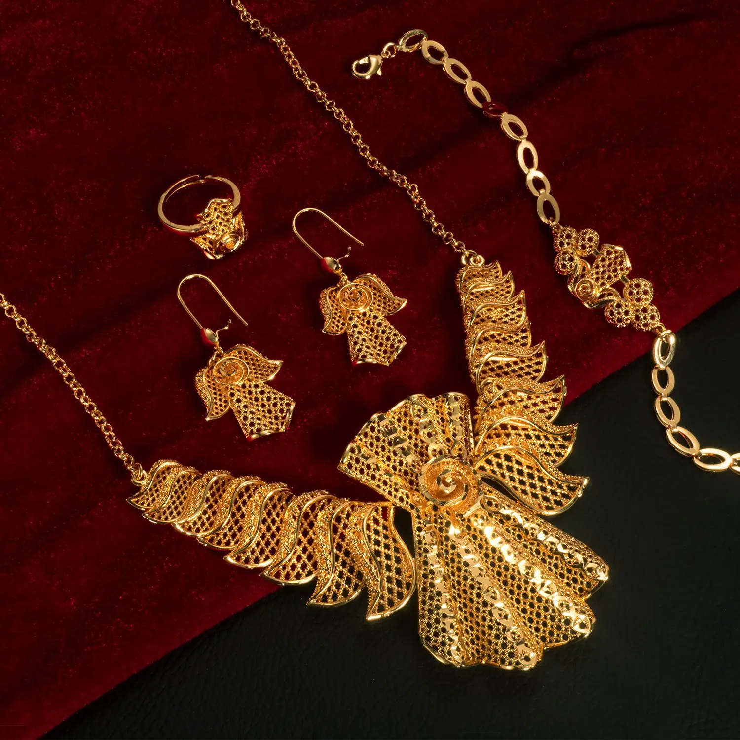 9999 gold jewelry - necklace, earrings, ring, bracelet - set of four pieces of ethnic African bride jewelry
9999 gold jewelry - necklace, earrings, ring, bracelet - set of four pieces of ethnic African bride jewelry