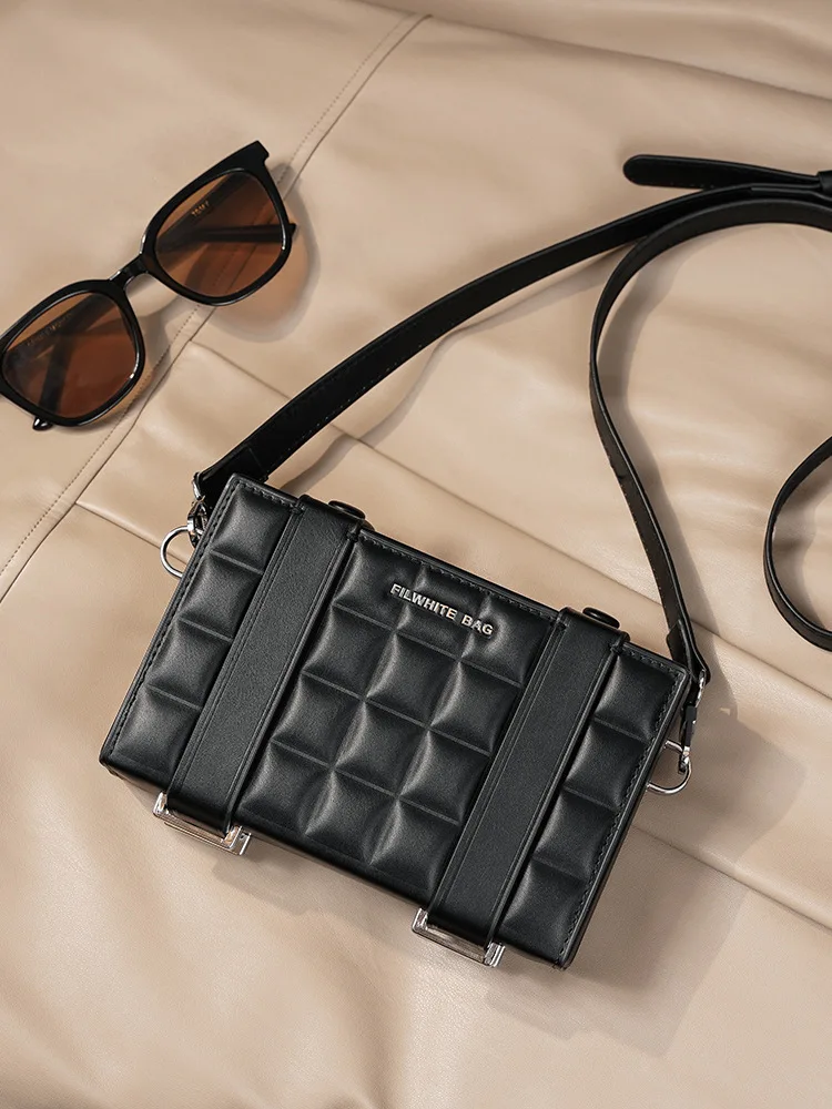 Casual Business Shoulder Bag Classic Diamond Pattern Men Shoulder Crossbody Bag Wide Strap Small Square Designer Male Sling Bags
Casual Business Shoulder Bag Classic Diamond Pattern Men Shoulder Crossbody Bag Wide Strap Small Square Designer Male Sling Bags