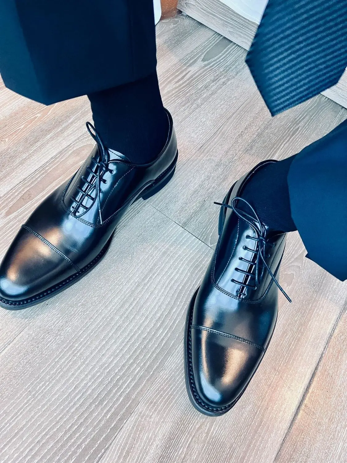 Мужские кожаные повседневные деловые туфли с тройным шарниром, костюм в британском гонконгском стиле, черные свадебные туфли для жениха
Мужские кожаные повседневные деловые туфли с тройным шарниром, костюм в британском гонконгском стиле, черные свадебные туфли для жениха