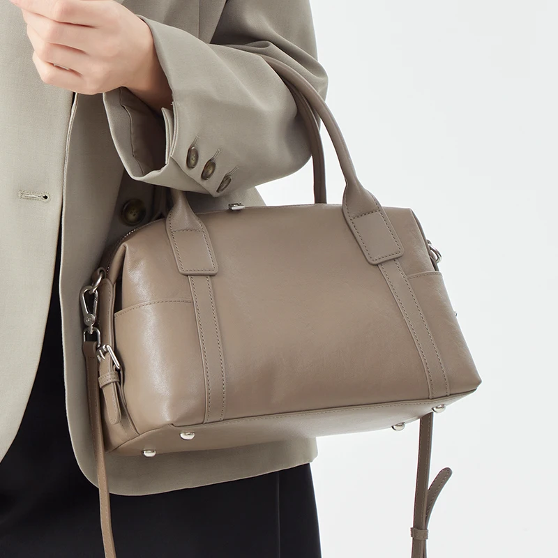 2026 New Women's Fashion Genuine Leather Handbag Female Large Capaci Luxury Designer Boston Totes Bag Shoulder Crossbody Bag
2026 New Women's Fashion Genuine Leather Handbag Female Large Capaci Luxury Designer Boston Totes Bag Shoulder Crossbody Bag