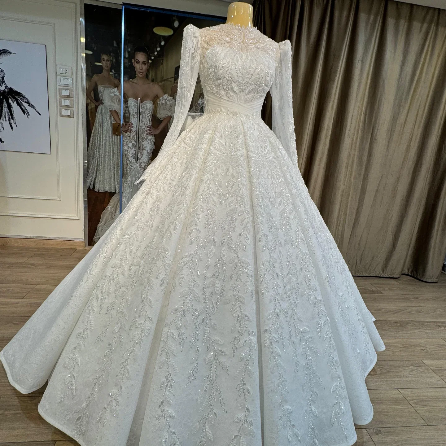 Luxury Long Sleeve Ball Gown Wedding Dress High Neck Beaded Lace Bridal Gown Sparkly Sequined Princess Wedding Dresses Customize
Luxury Long Sleeve Ball Gown Wedding Dress High Neck Beaded Lace Bridal Gown Sparkly Sequined Princess Wedding Dresses Customize