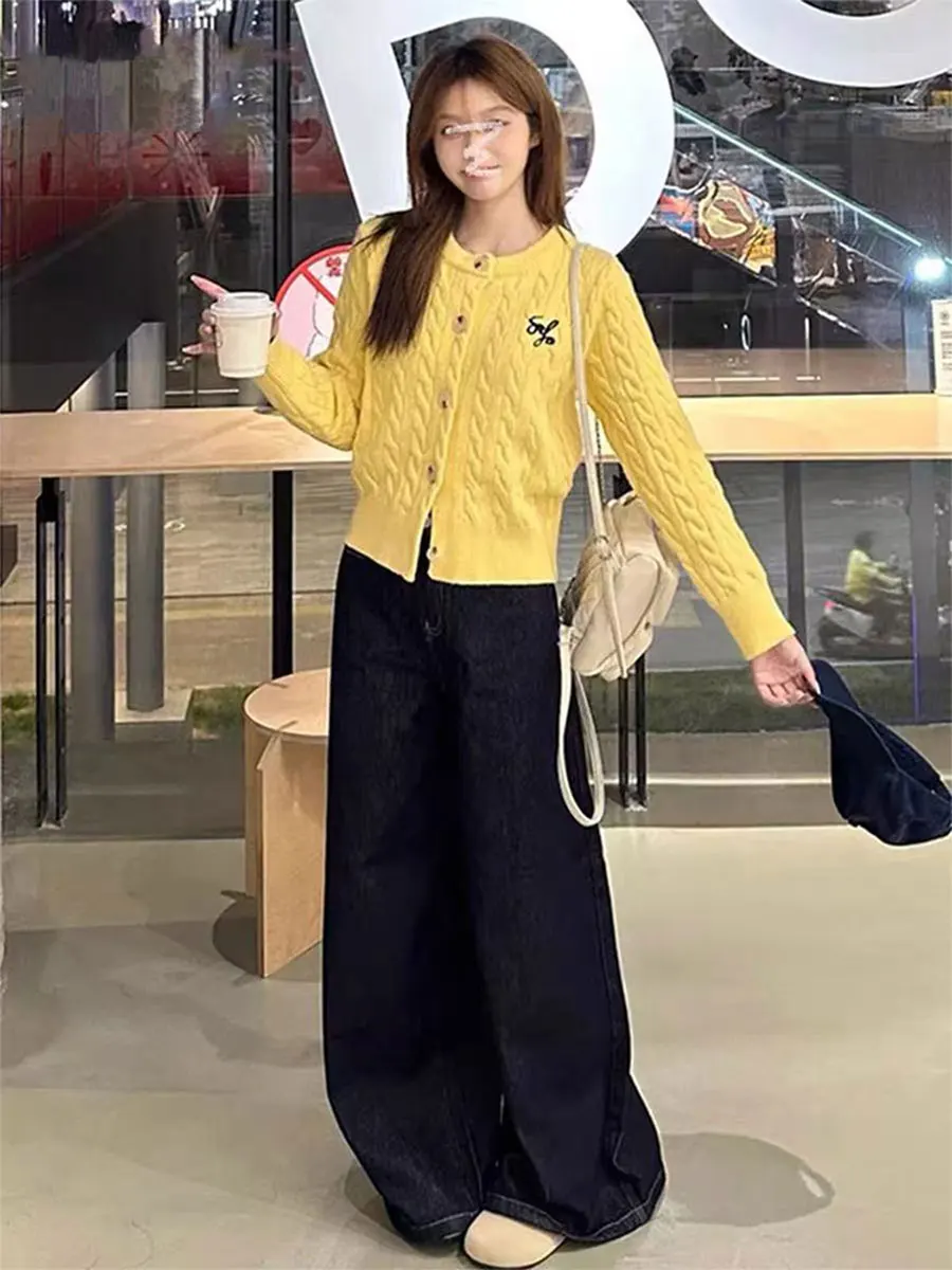 Джинсы женские больших размеров в американском стиле, с высокой талией, широкими штанинами, свободного прямого кроя, длиной в пол, повседневные, из денима
Джинсы женские больших размеров в американском стиле, с высокой талией, широкими штанинами, свободного прямого кроя, длиной в пол, повседневные, из денима