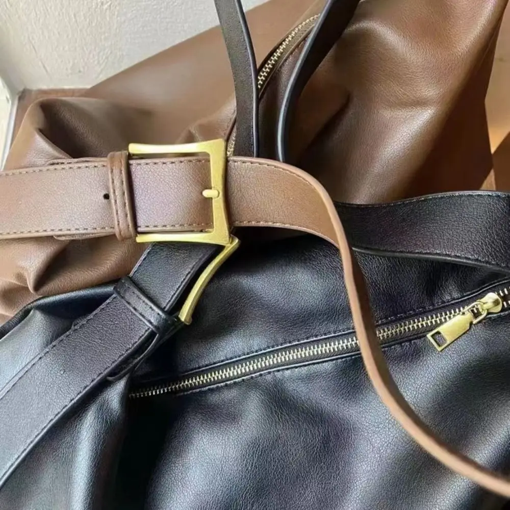 Elegant Waterproof PU Shoulder Bag Large Capacity Solid Color Fitness Training Bag Soft Zipper Sports Crossbody Bag Lady
Elegant Waterproof PU Shoulder Bag Large Capacity Solid Color Fitness Training Bag Soft Zipper Sports Crossbody Bag Lady