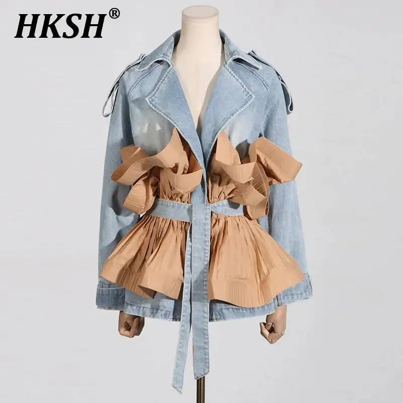 HKSH Spring Summer New Chic Original Fashion Elegant Elegant Turn-down Collar Panelled Ruffles Tie Long Sleeve Denim Coat HK5500
HKSH Spring Summer New Chic Original Fashion Elegant Elegant Turn-down Collar Panelled Ruffles Tie Long Sleeve Denim Coat HK5500