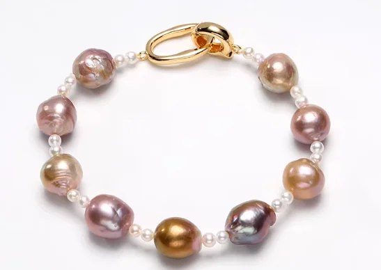 Fashionable French Romantic Baroque 10-11mm Irregular Shaped Freshwater Pearl Bracelet
Fashionable French Romantic Baroque 10-11mm Irregular Shaped Freshwater Pearl Bracelet