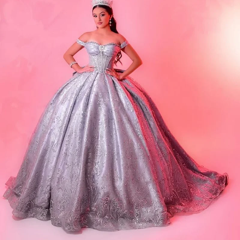 Блестящее серое платье Quinceanera по индивидуальному заказу с открытыми плечами и блестками, аппликация, цветок, хрустальные бусины, бант, платья de 15, Quinceanera
Блестящее серое платье Quinceanera по индивидуальному заказу с открытыми плечами и блестками, аппликация, цветок, хрустальные бусины, бант, платья de 15, Quinceanera