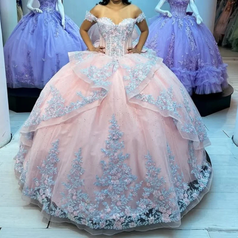 Блестящее розовое платье Quinceanera с открытыми плечами по индивидуальному заказу, блестящая аппликация в виде бабочки, тюлевое кружевное платье с цветочным бантом, платья de 15, Quinceanera
Блестящее розовое платье Quinceanera с открытыми плечами по индивидуальному заказу, блестящая аппликация в виде бабочки, тюлевое кружевное платье с цветочным бантом, платья de 15, Quinceanera