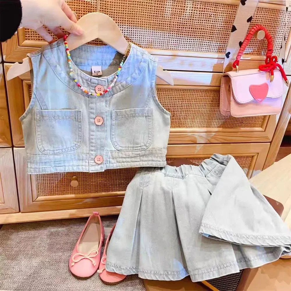Girls Fashion Denim Set 2024 Summer New Korean Edition Children's Tank Top Half Skirt Two Piece Set Kids Baby Clothing Suit
Girls Fashion Denim Set 2024 Summer New Korean Edition Children's Tank Top Half Skirt Two Piece Set Kids Baby Clothing Suit