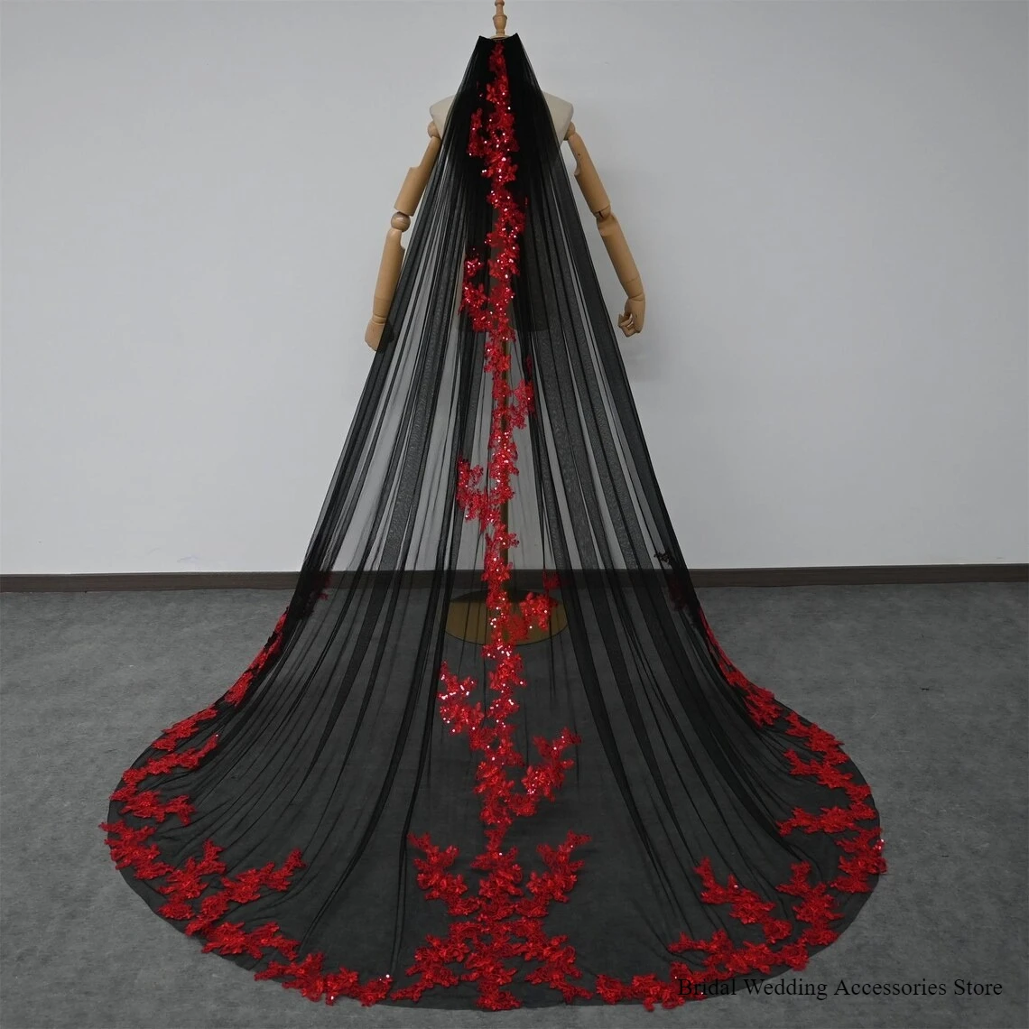 Unique Black with red wedding veils Cathedral Length Bridal Veil Lace Edge Wedding Accessories with Comb Veu De Noiva longo
Unique Black with red wedding veils Cathedral Length Bridal Veil Lace Edge Wedding Accessories with Comb Veu De Noiva longo