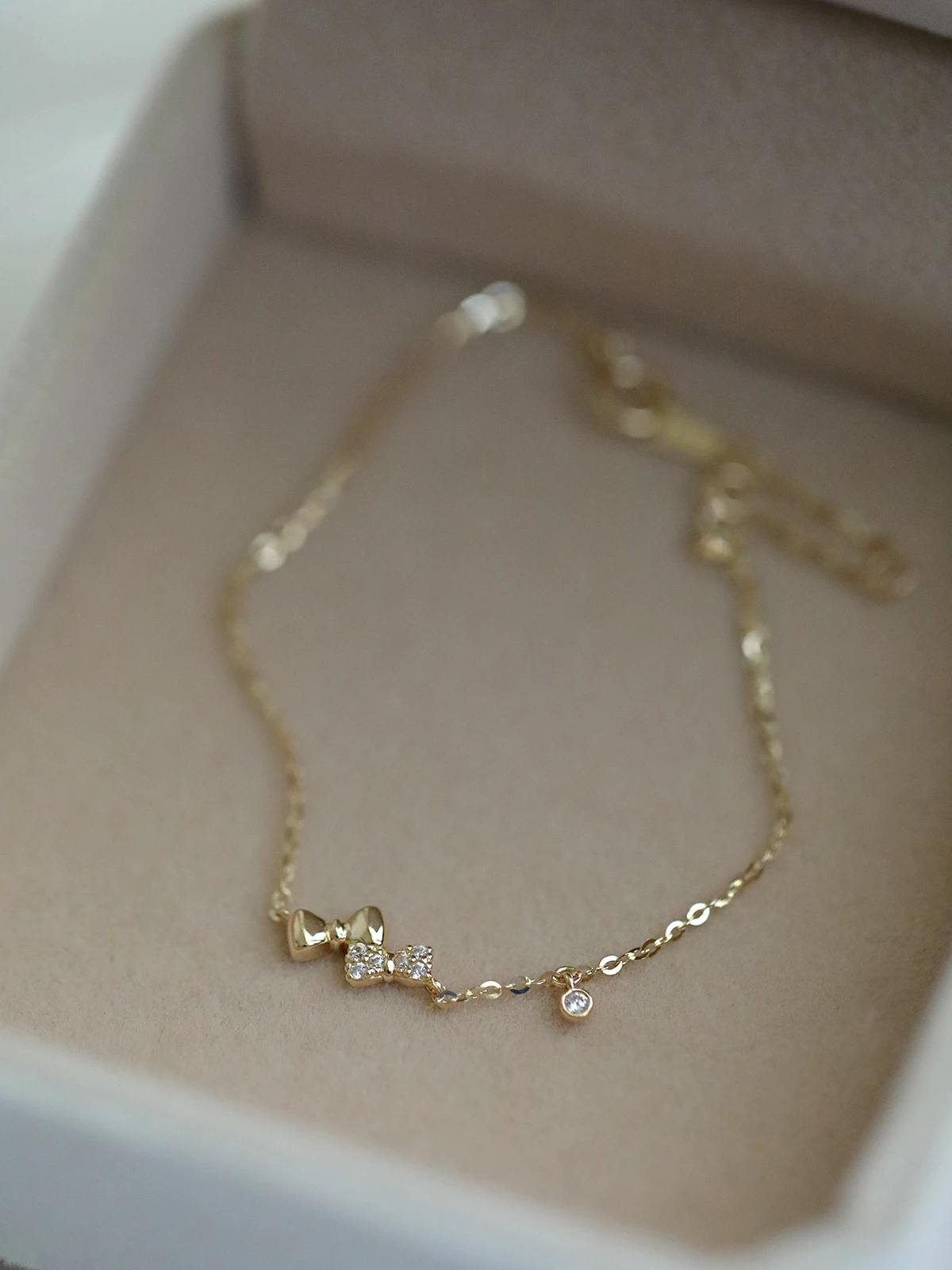 CCFJOYAS 925 Sterling Silver Mini Two Bowknot Bracelet for Girl Simple INS Exquisite Cute Bracelet Hand Jewelry Gift 
CCFJOYAS 925 Sterling Silver Mini Two Bowknot Bracelet for Girl Simple INS Exquisite Cute Bracelet Hand Jewelry Gift