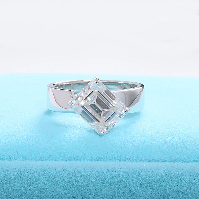 S925 silver radiant cut moissanite ring 4 carats 8*10mm niche ring suitable for men and women birthday gift
S925 silver radiant cut moissanite ring 4 carats 8*10mm niche ring suitable for men and women birthday gift