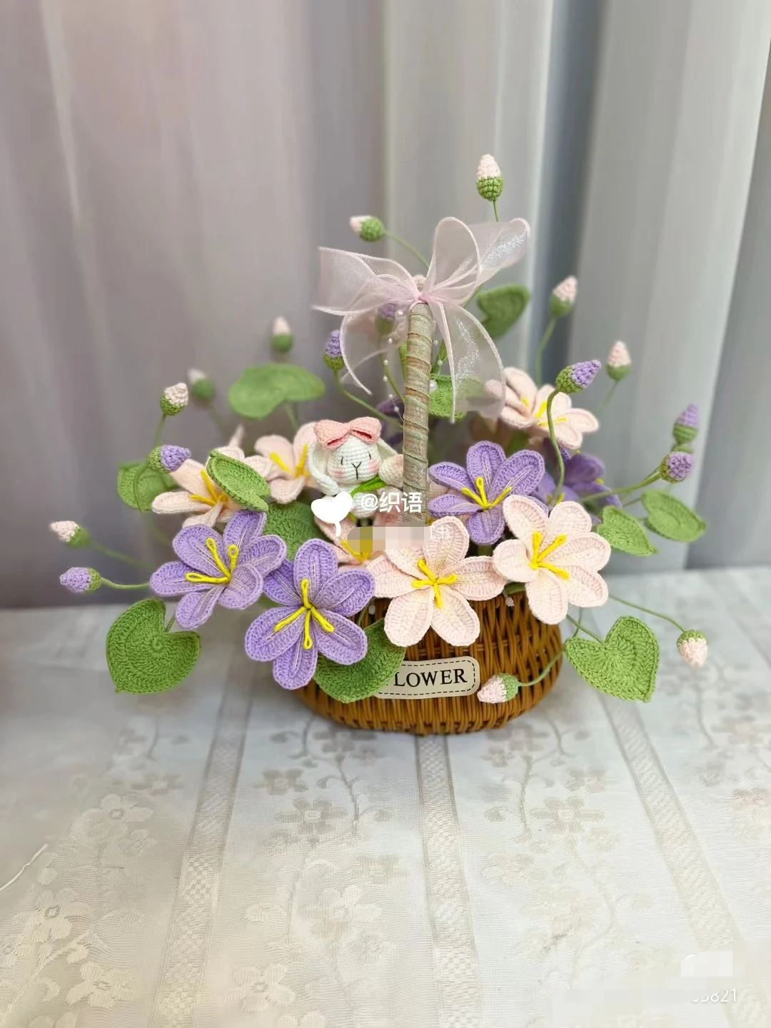 Finished hand-woven wool flower rose flower basket table flower arrangement
Finished hand-woven wool flower rose flower basket table flower arrangement