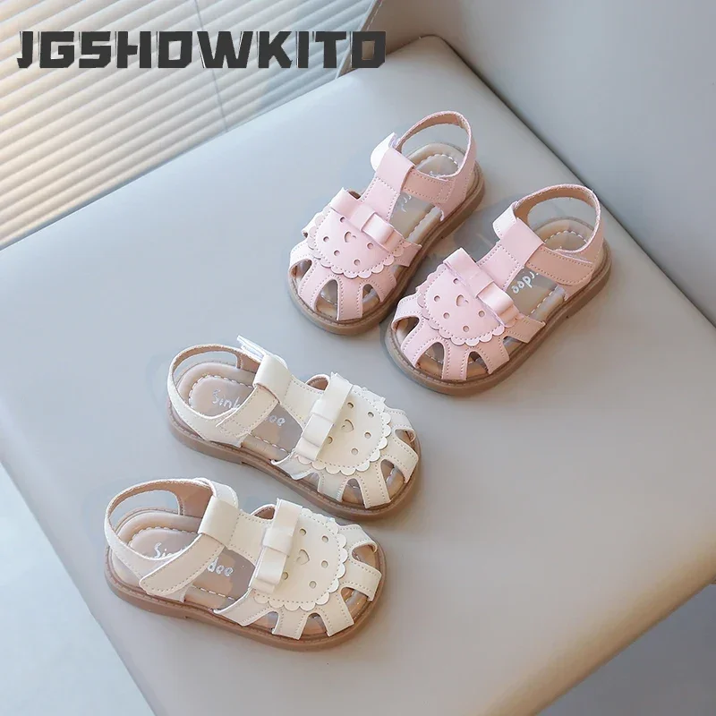 Little Kids Summer Sandals for Girls Toe-covered Anti-kick T-strap with Bowtie Sweet Princess Cute Cut-outs 2026 Summer New Hot
Little Kids Summer Sandals for Girls Toe-covered Anti-kick T-strap with Bowtie Sweet Princess Cute Cut-outs 2026 Summer New Hot