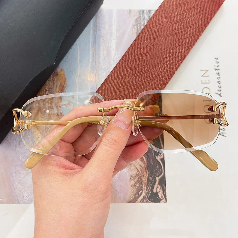0598S Photochromic Transit Square Rimless Sunglasses CT Alloy Diamond Cut Designer High Quality France Eyeglasses with Case
0598S Photochromic Transit Square Rimless Sunglasses CT Alloy Diamond Cut Designer High Quality France Eyeglasses with Case