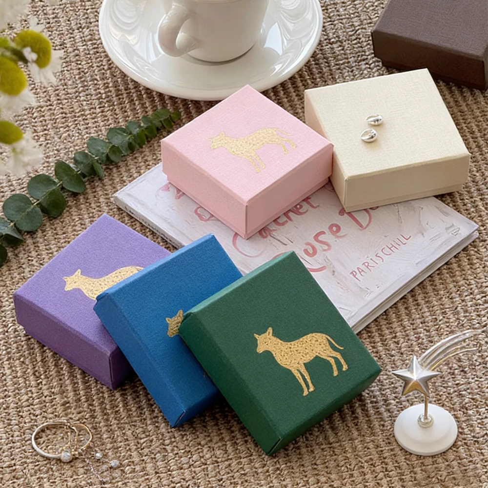 50Pcs/Lot 8x8x4cm Necklace Pendant Box Custom Jewelry Organizer Gift Packaging Boxes Earrings Ring Storage Container For Trinket
50Pcs/Lot 8x8x4cm Necklace Pendant Box Custom Jewelry Organizer Gift Packaging Boxes Earrings Ring Storage Container For Trinket