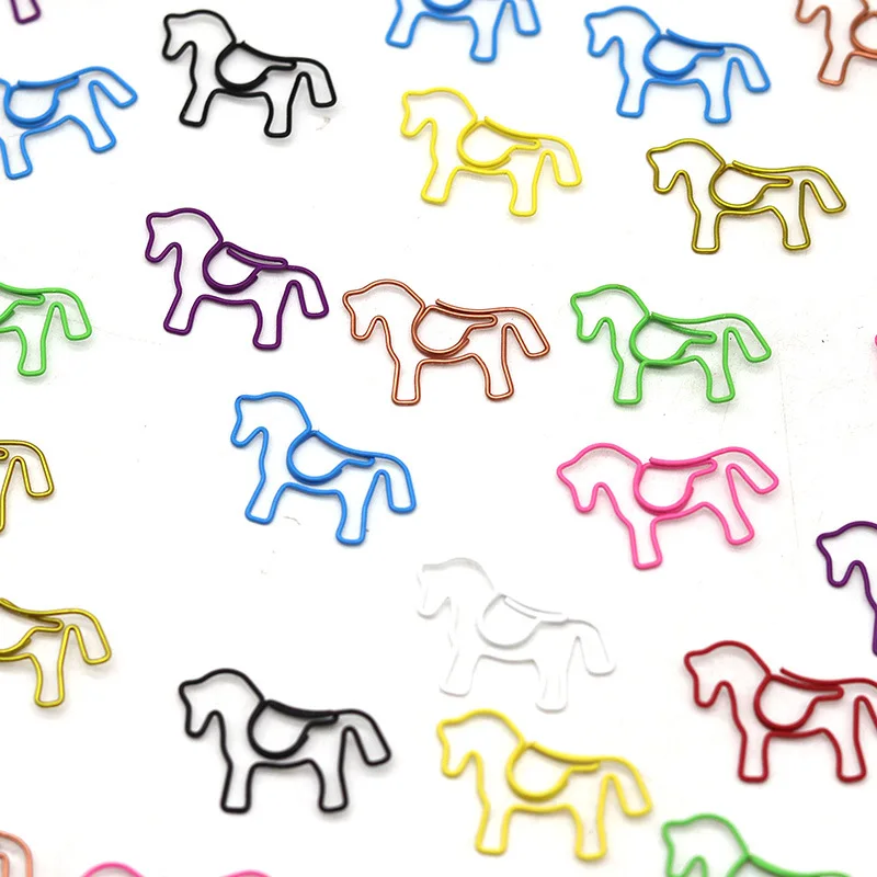 Мягкая цветная скрепка в форме пони, милая скрепка для книг в форме животного, металлические разноцветные скрепки для бумаг, скрепка для бумаг, каваи, канцелярские принадлежности
Мягкая цветная скрепка в форме пони, милая скрепка для книг в форме животного, металлические разноцветные скрепки для бумаг, скрепка для бумаг, каваи, канцелярские принадлежности