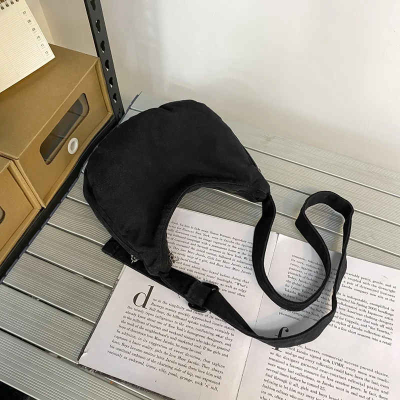 Korean Style Literature and Art Simple Canvas Bag Women's One Shoulder Crossbody Bag Fashion Dumpling Bag Small Backpack
Korean Style Literature and Art Simple Canvas Bag Women's One Shoulder Crossbody Bag Fashion Dumpling Bag Small Backpack