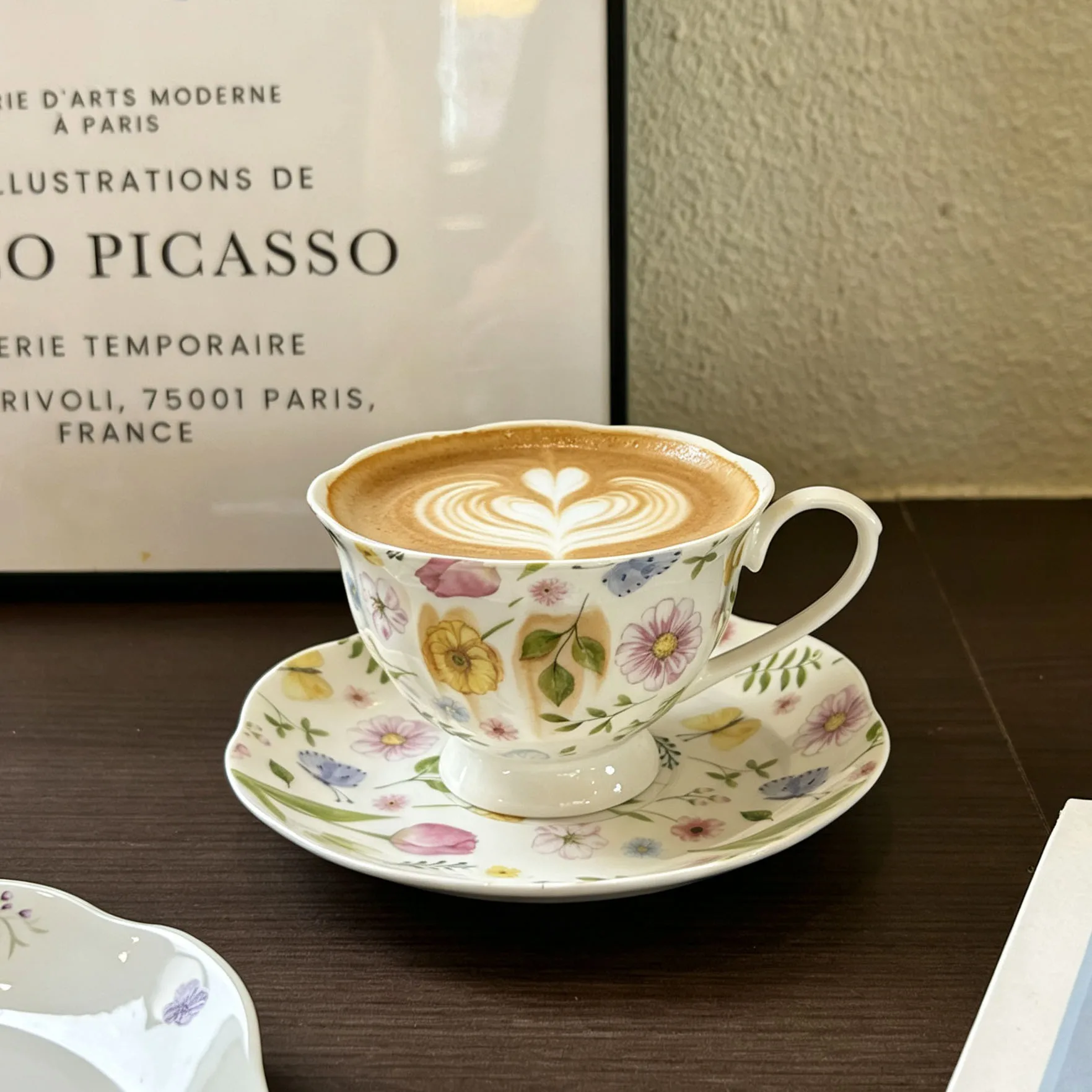 FrenchVintage Floral Ceramic Cup & Saucer Set,Country Style Coffee Mug for Afternoon Tea,Premium Home Decor Teacup for Daily Use
FrenchVintage Floral Ceramic Cup & Saucer Set,Country Style Coffee Mug for Afternoon Tea,Premium Home Decor Teacup for Daily Use
