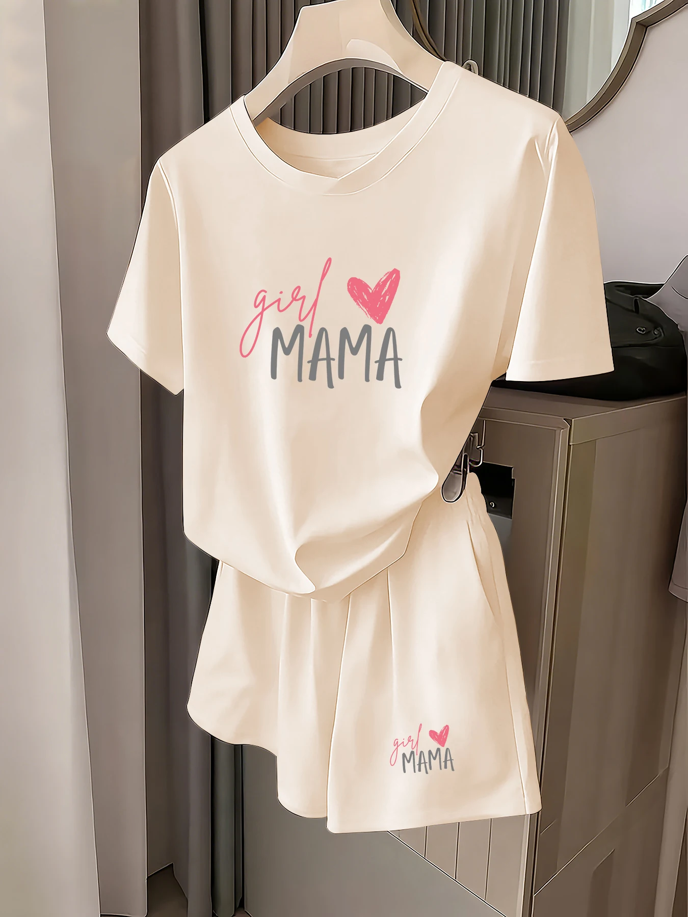 Spring and Summer Colorful Girl Mama Letter Print T-Shirt and Shorts Set, Casual Two-Piece Set for Moms
Spring and Summer Colorful Girl Mama Letter Print T-Shirt and Shorts Set, Casual Two-Piece Set for Moms