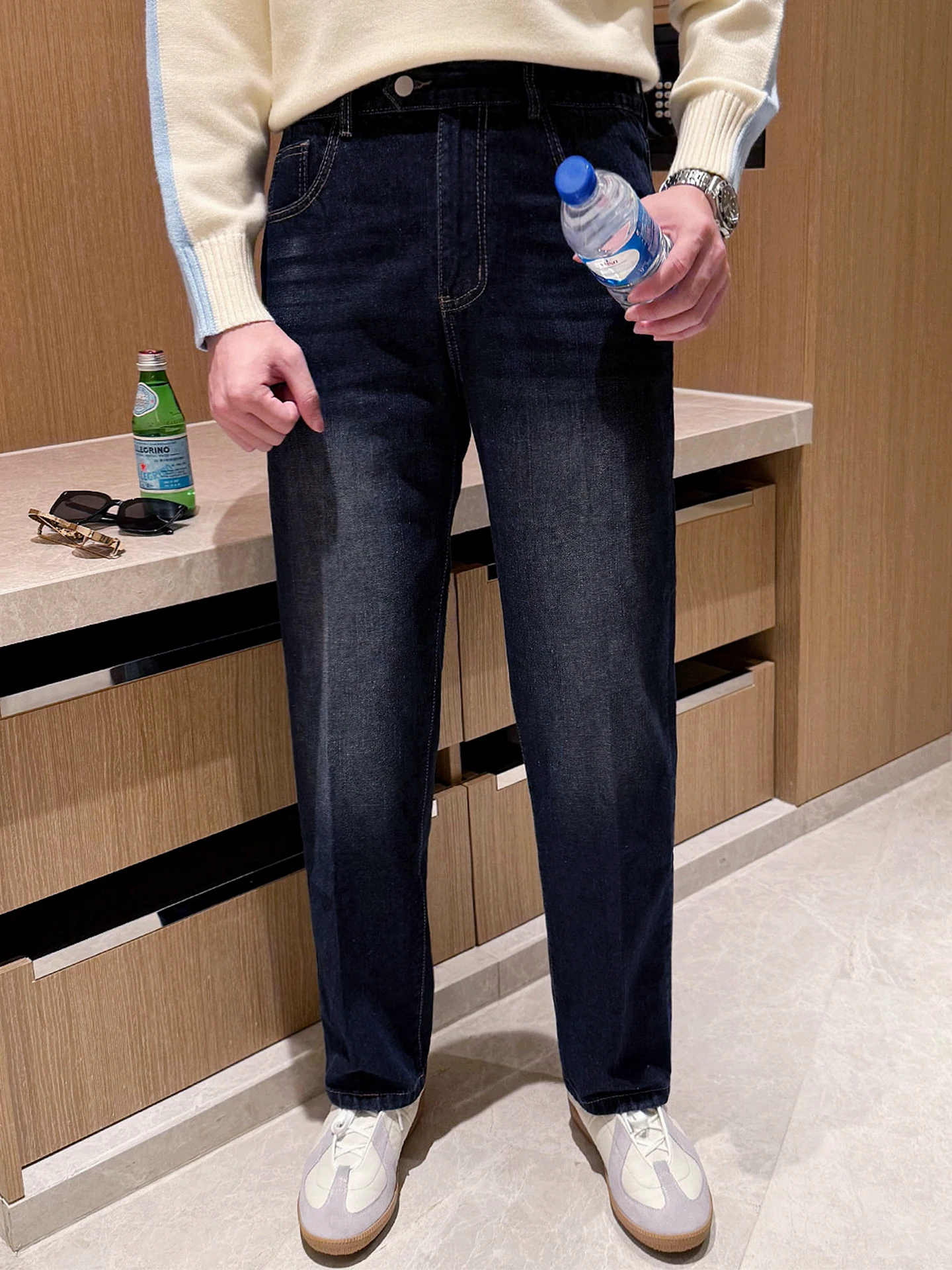 Модные мужские джинсы в стиле ретро, зауженные, темно-синие, прямого кроя, износостойкие, из смесового хлопка, повседневные брюки
Модные мужские джинсы в стиле ретро, зауженные, темно-синие, прямого кроя, износостойкие, из смесового хлопка, повседневные брюки