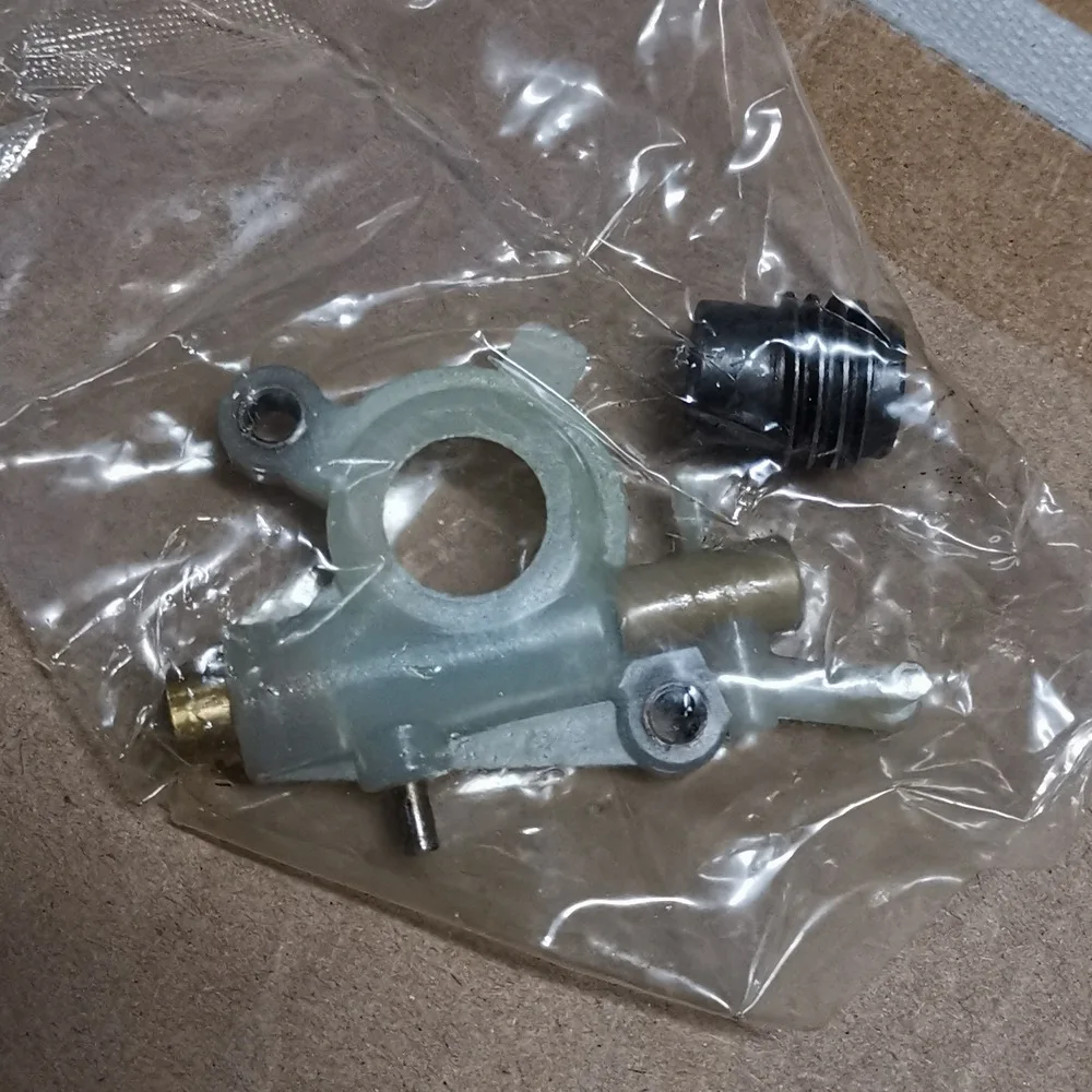 Oil Pump With Worm For ALPINA CASTOR 400 450 460 500 510
Oil Pump With Worm For ALPINA CASTOR 400 450 460 500 510