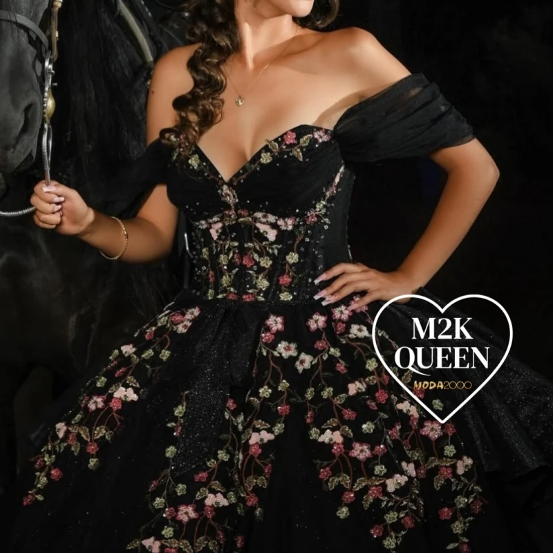 Черные платья для церемонии Quinceanera с открытыми плечами, аппликациями, кружевом, бисером и тюлем, для вечеринок, дней рождения, Sweet 16, Vestidos 15 De Anos
Черные платья для церемонии Quinceanera с открытыми плечами, аппликациями, кружевом, бисером и тюлем, для вечеринок, дней рождения, Sweet 16, Vestidos 15 De Anos