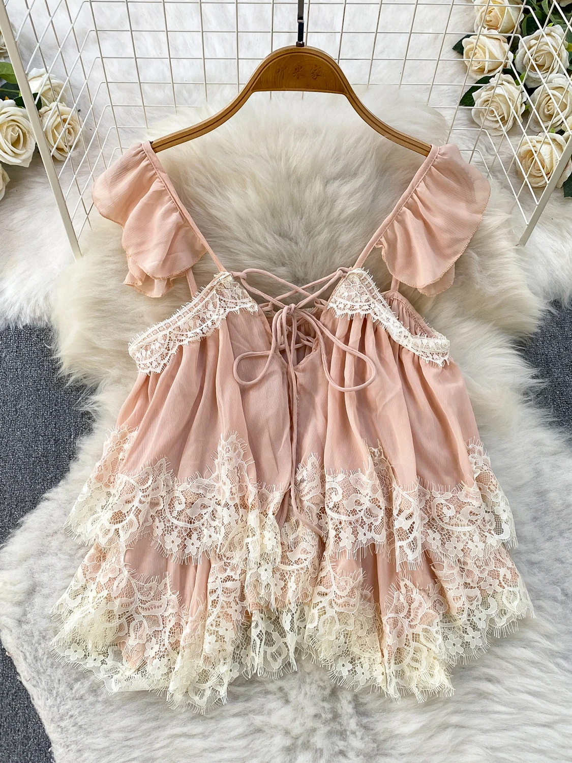 Pure Desire Lace Splice Square Collar Fly Sleeve Shirt Women Summer Loose Breathable Chiffon Skin-friendly Casual Top
Pure Desire Lace Splice Square Collar Fly Sleeve Shirt Women Summer Loose Breathable Chiffon Skin-friendly Casual Top