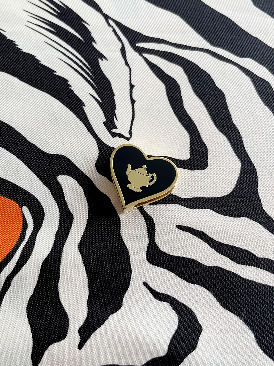 Heart Shape Scarf Buckle Women Scarf Holder Scarfs Rings Luxury Designer Scarves Shawls Bandanas Button Accessories
Heart Shape Scarf Buckle Women Scarf Holder Scarfs Rings Luxury Designer Scarves Shawls Bandanas Button Accessories