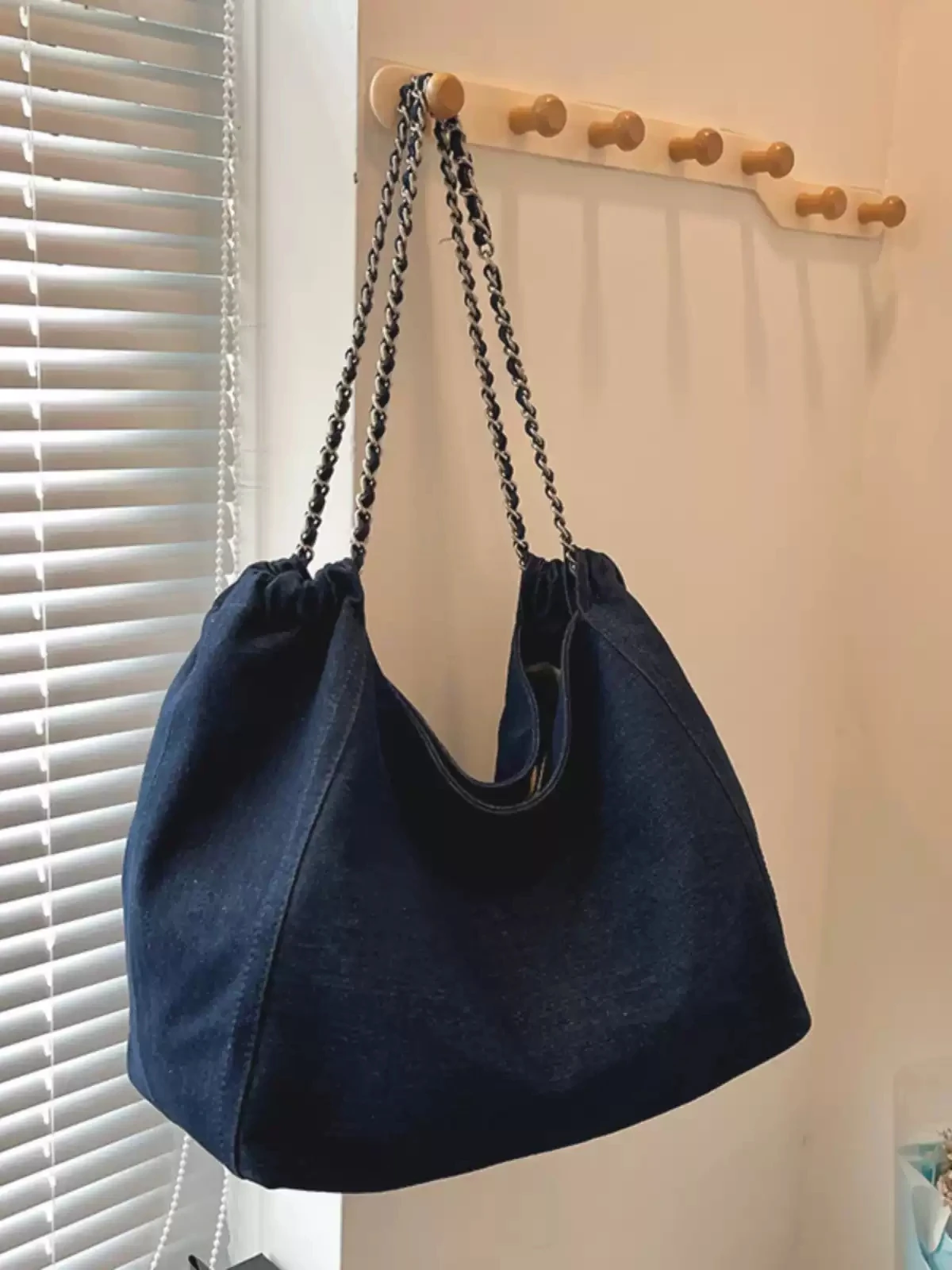 Women's Large Capacity Denim Tote Bag 2026 New Fashion Chain Shoulder Bag Casual Handbag for Work Travel
Women's Large Capacity Denim Tote Bag 2026 New Fashion Chain Shoulder Bag Casual Handbag for Work Travel