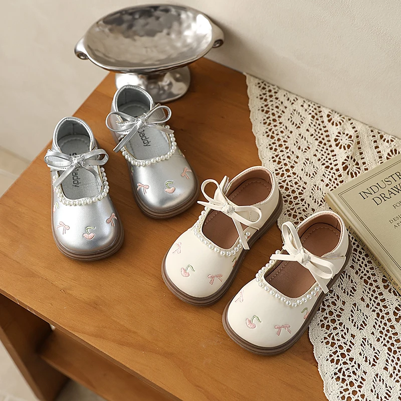 Children's Flat Shoes Fashionable and Casual with Low Heel Lightweight Easy To Wear Suitable for All Seasons Featuring Bow
Children's Flat Shoes Fashionable and Casual with Low Heel Lightweight Easy To Wear Suitable for All Seasons Featuring Bow