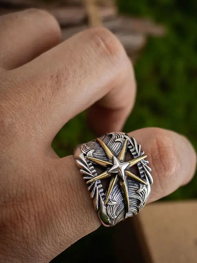 Retro Star Feather Ring 925 Silver Open Ring for Men And Women Polar Star Motif Fashionable Jewelry Accessory for All Ages
Retro Star Feather Ring 925 Silver Open Ring for Men And Women Polar Star Motif Fashionable Jewelry Accessory for All Ages