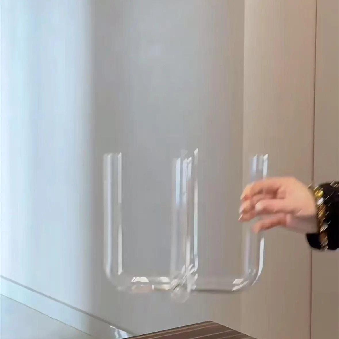Glass test tube vase, transparent hydroponic folding vase, special for lily flowers, high-end desktop decoration ornament
Glass test tube vase, transparent hydroponic folding vase, special for lily flowers, high-end desktop decoration ornament