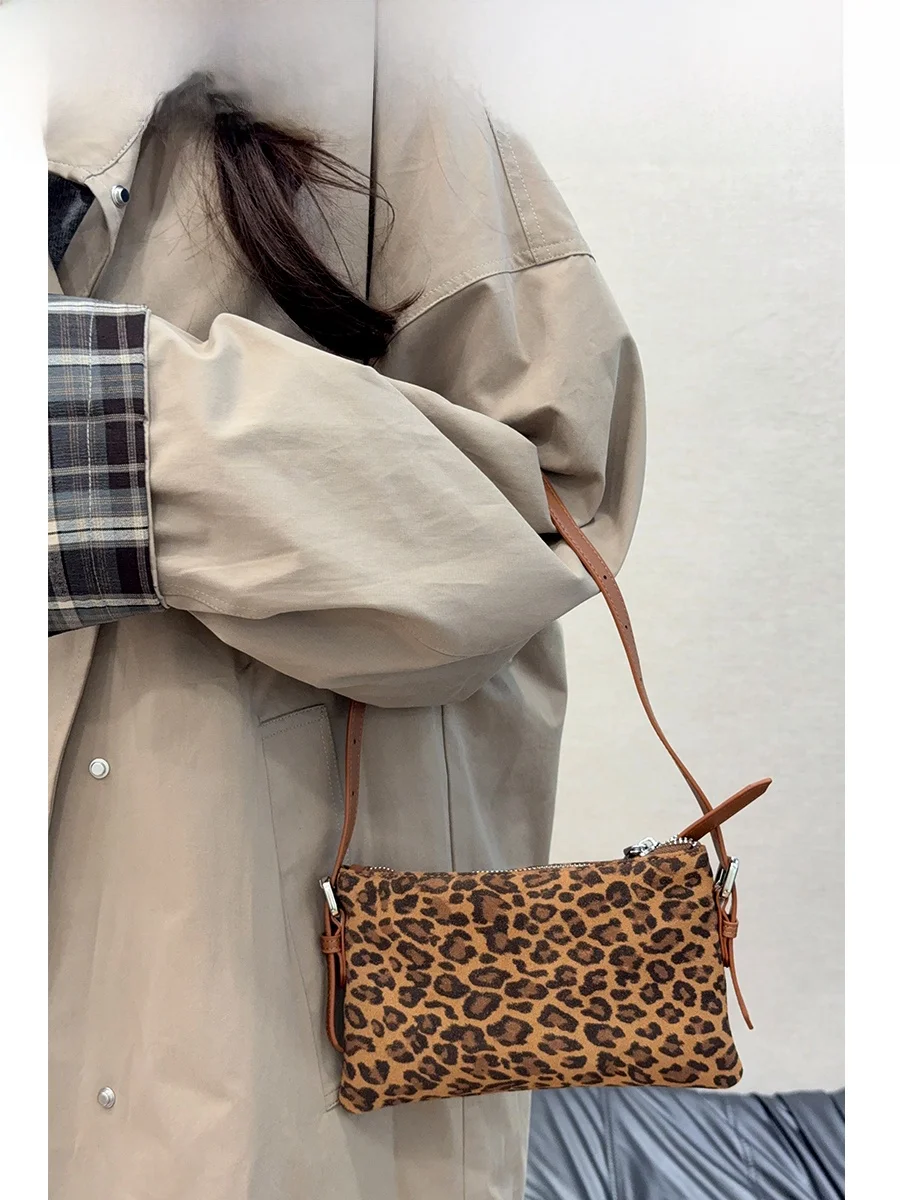 Модная матовая кожаная сумка с леопардовым принтом, женская сумка через плечо/на плечо с застежкой-молнией, для любых случаев
Модная матовая кожаная сумка с леопардовым принтом, женская сумка через плечо/на плечо с застежкой-молнией, для любых случаев