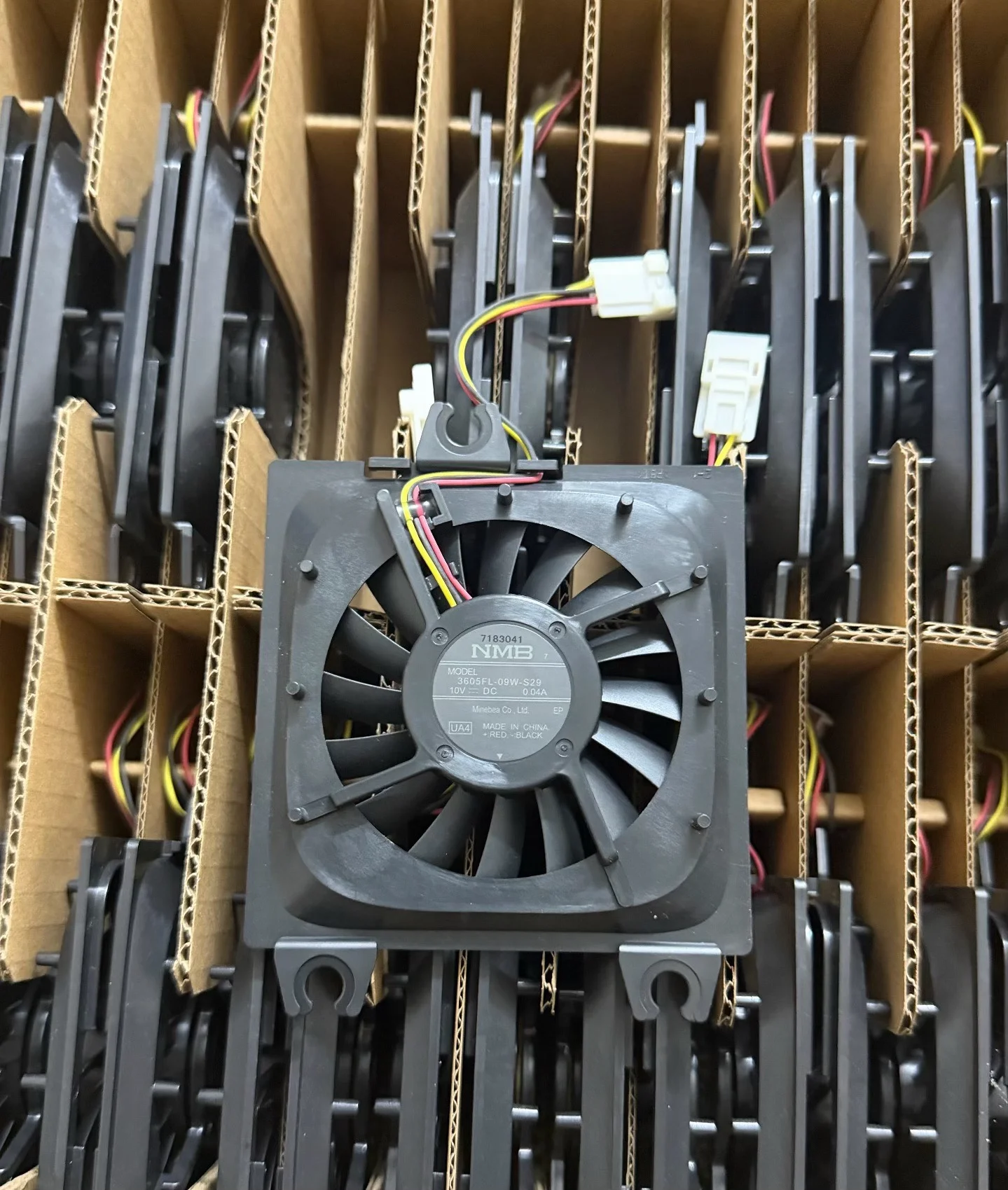 Original 3605FL-09W-S29 10V 0.04A TV projector cooling fan
Original 3605FL-09W-S29 10V 0.04A TV projector cooling fan