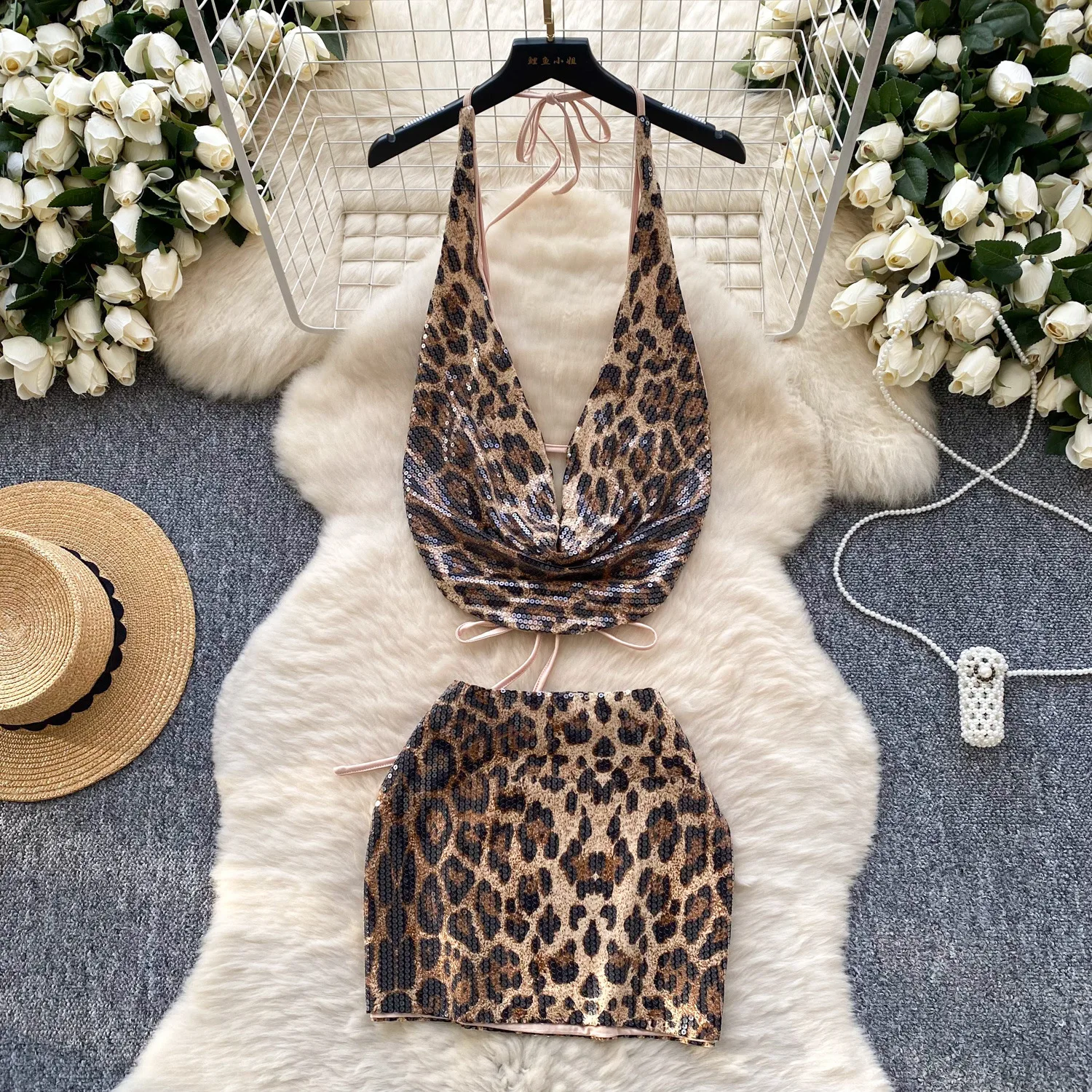 Fashion Clubwear Sexy Two Pieces Suits Halter Backless Mini Top+Bodycon Short Skirt Female Sequins Design Leopard Sets
Fashion Clubwear Sexy Two Pieces Suits Halter Backless Mini Top+Bodycon Short Skirt Female Sequins Design Leopard Sets