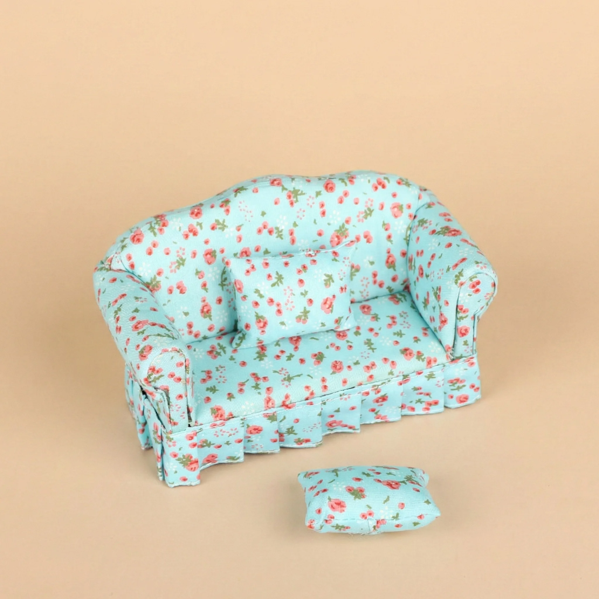 Cattreausre 1:12 Scale Dollhouse Miniature Furniture & Accessories Mini Farbic Sofa with Pillow Single Sofa Cushion
Cattreausre 1:12 Scale Dollhouse Miniature Furniture & Accessories Mini Farbic Sofa with Pillow Single Sofa Cushion