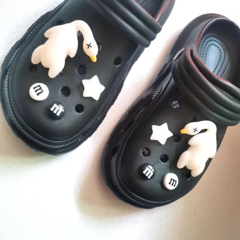 Sunshine Color Changing Roast Duck Series Interesting Adornment for Clogs Sandals Lovely ootwear Decoration DIY Christmas Gift
Sunshine Color Changing Roast Duck Series Interesting Adornment for Clogs Sandals Lovely ootwear Decoration DIY Christmas Gift
