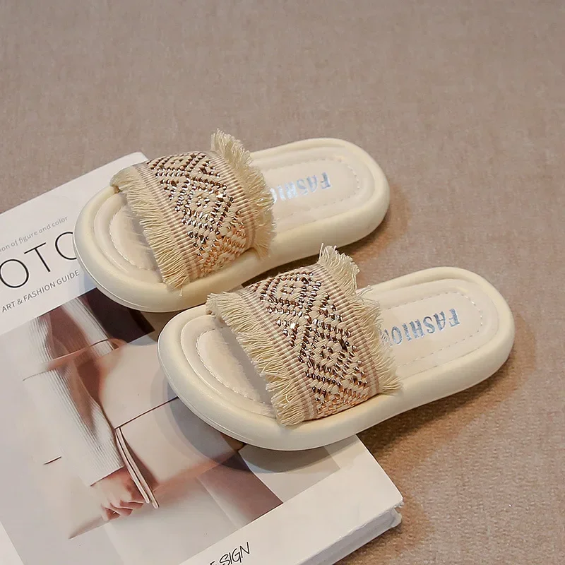 Girls Beach Shoes Weave Tassels Ethnic Style Kids Slippers for Summer 2025 New Children Princess Shoes Soft Sole Ins Trend Sweet
Girls Beach Shoes Weave Tassels Ethnic Style Kids Slippers for Summer 2025 New Children Princess Shoes Soft Sole Ins Trend Sweet